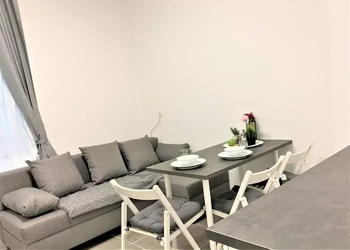 Stilvoll Eingerichtete Wohnung In Essen-Suedviertel