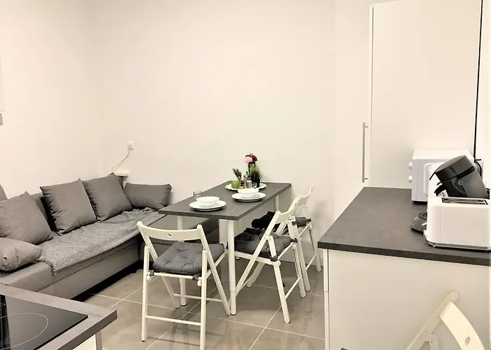 Stilvoll Eingerichtete Wohnung In Essen-Suedviertel