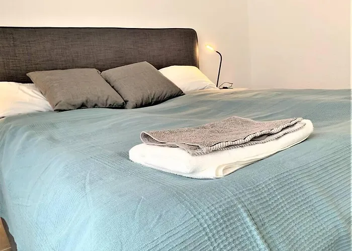 Stilvoll Eingerichtete Wohnung In Essen-Suedviertel